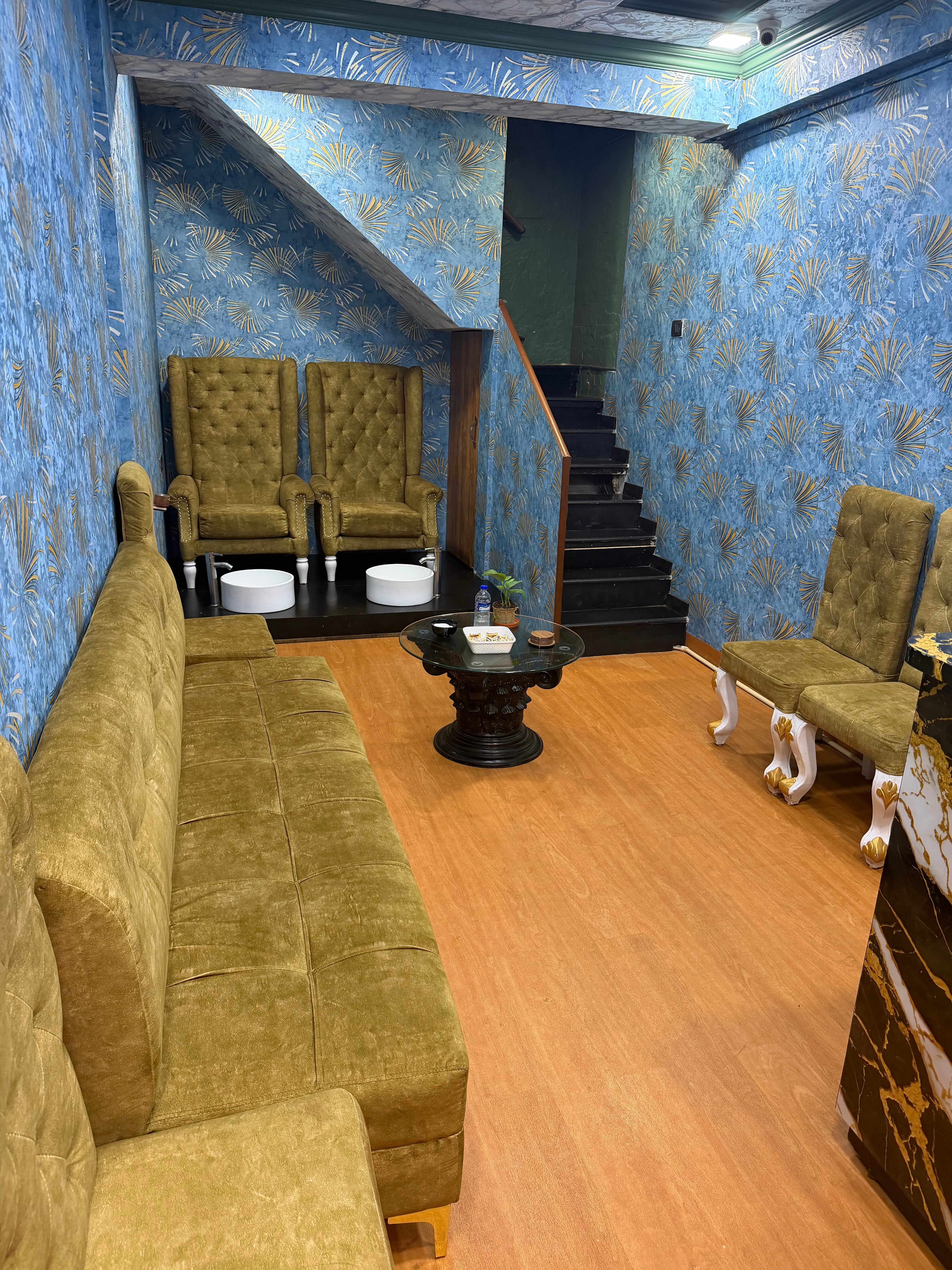 Massage bed with soft linens